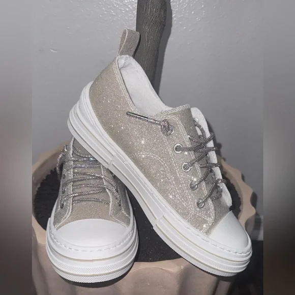 Very G Womens Aman Glitter 2 Lace Up Canvas Sneaker, Gold - Picture 2 of 5